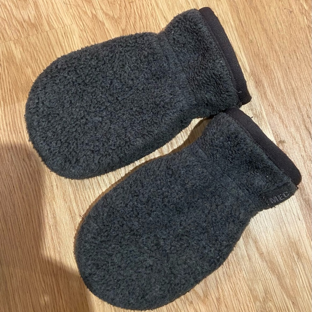 MEC Kids Black Fleece Mittens